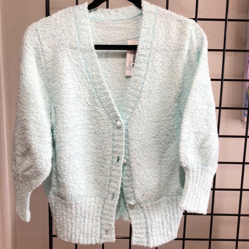 65% Polyester 35% Nylon Beautiful jacket